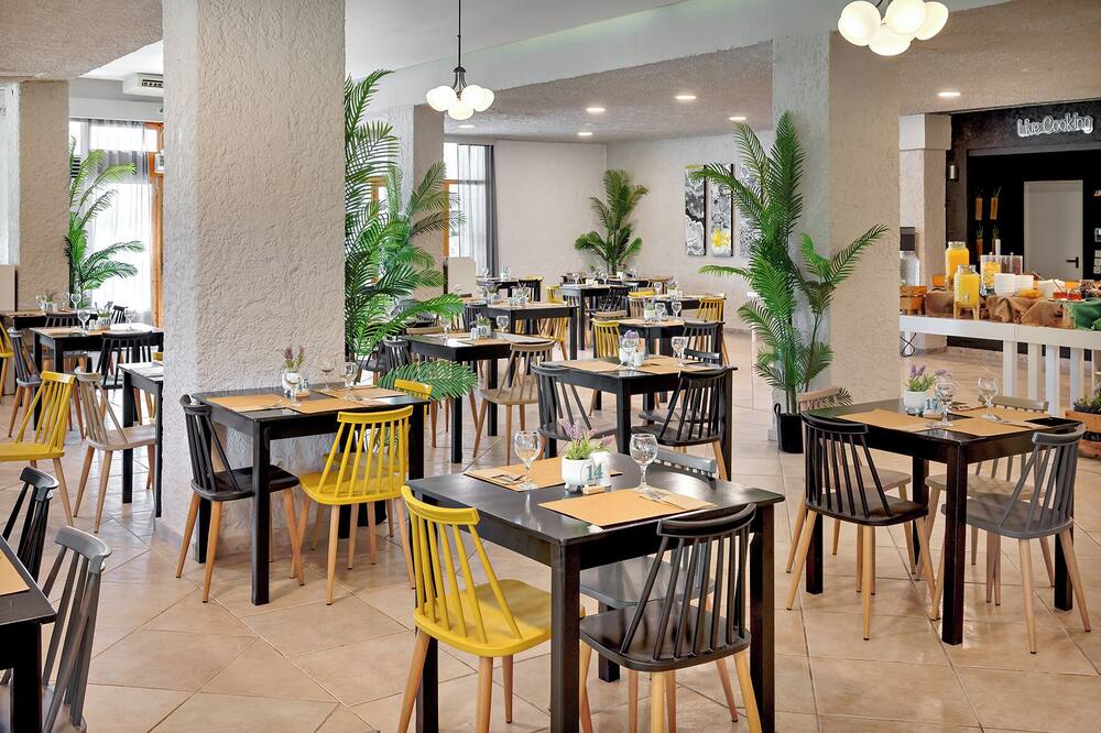 The Grove Seaside Hotel 写真