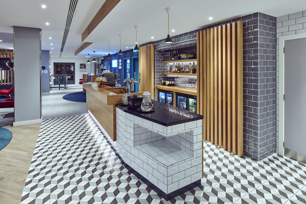 ホリデイ イン エクスプレス ジブラルタル バイ IHG 写真