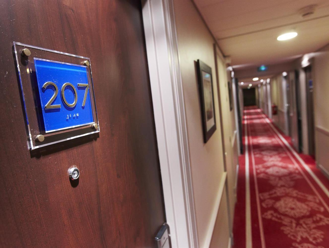 ゴールデン チューリップ パリス CDG エアポート ヴィルパント 写真