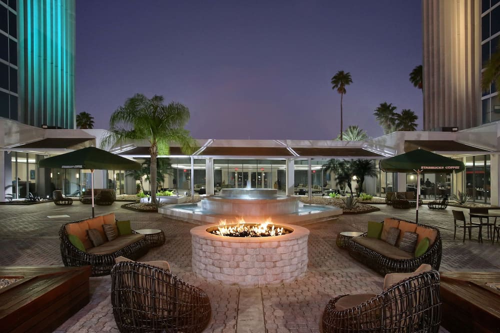 ダブルツリー バイ ヒルトン ホテル アット ジ エントランス トゥ ユニバーサル オーランド 写真