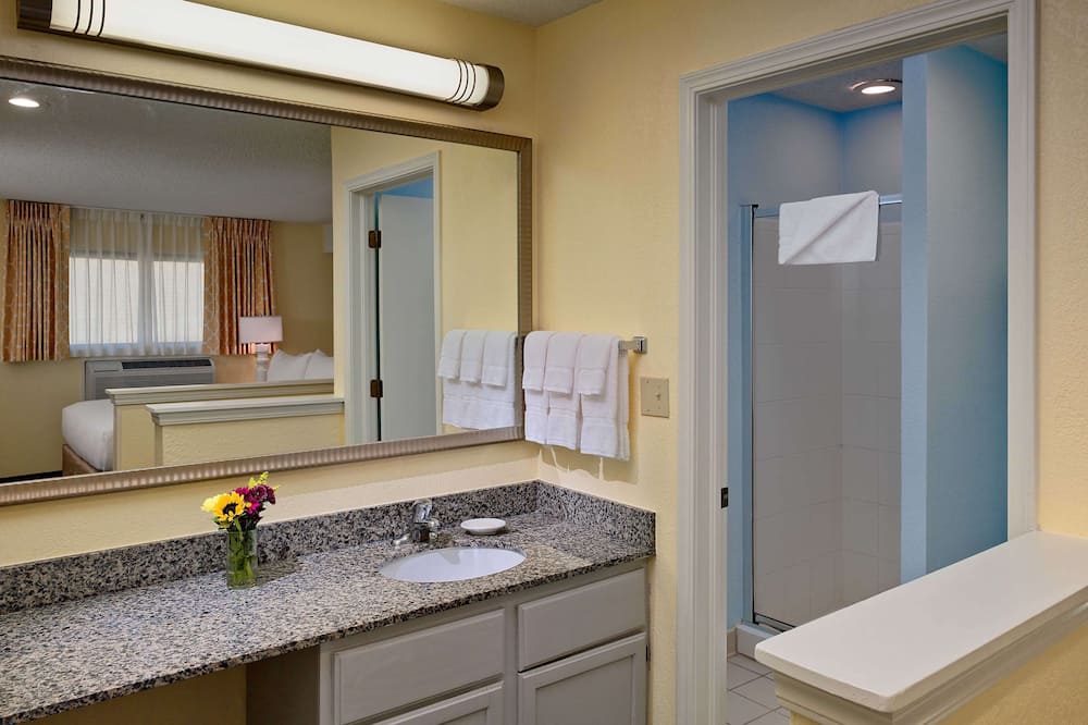 ソネスタ シンプリー スイーツ クリーブランド エアポート ミドルバーグ ハイツ 写真