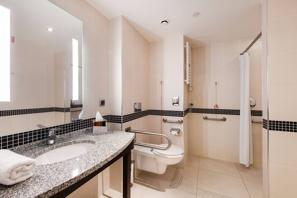 ハンプトン バイ ヒルトン ワルシャワ エアポート 写真