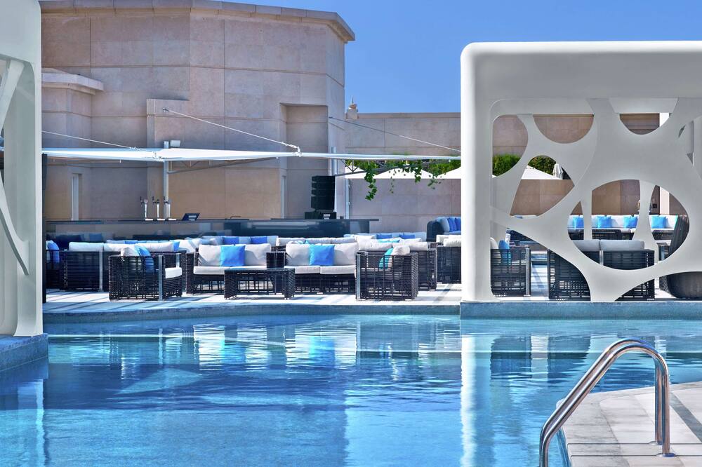 ブイ ホテル ドバイ キュリオ コレクション バイ ヒルトン 写真