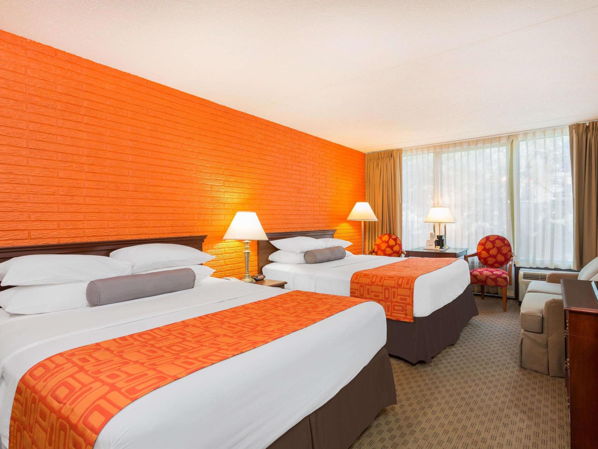 ハワード ジョンソン バイ ウィンダム ウィリアムズバーグ 写真