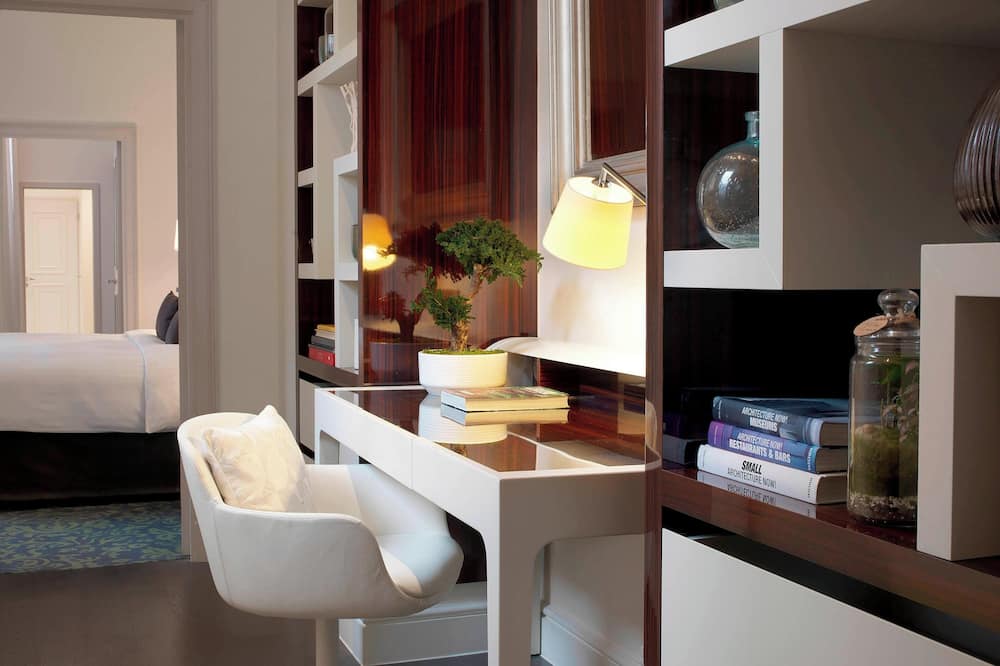 Renaissance Paris Nobel Tour Eiffel Hotel 写真