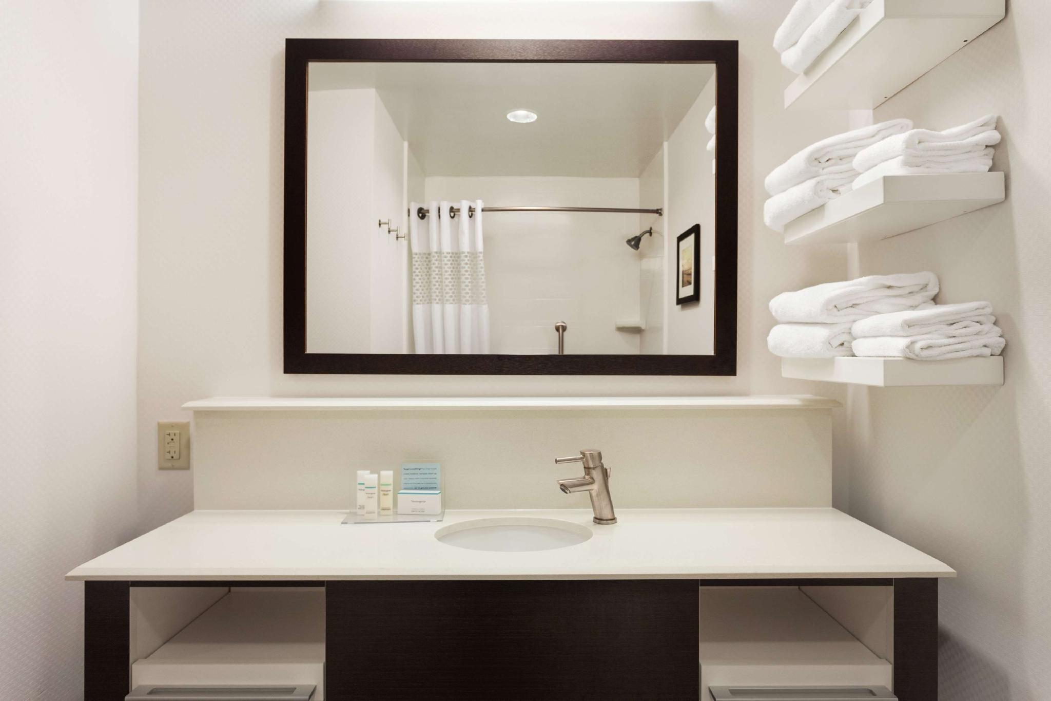 Hampton Inn by Hilton Colchester 写真