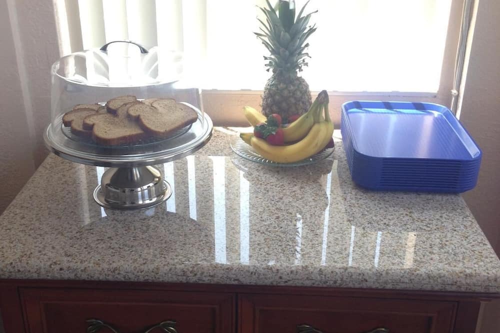 アメリカズ ベスト バリュー イン オークランド レイク メリット 写真