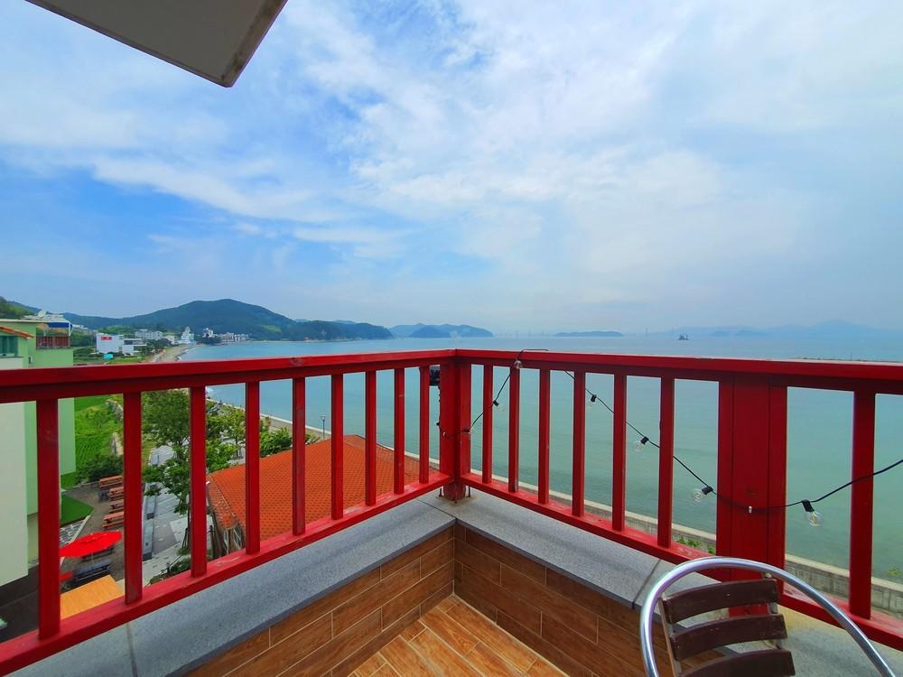 Geojae Beach Blue Aegyeon Pension 写真