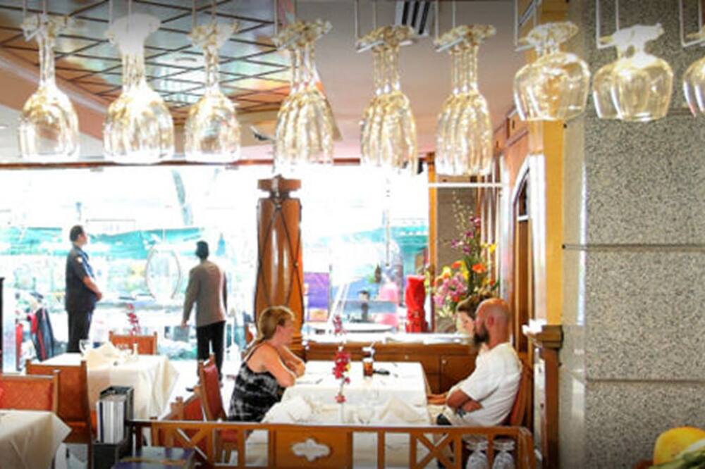 マジェスティック スイーツ ホテル 写真