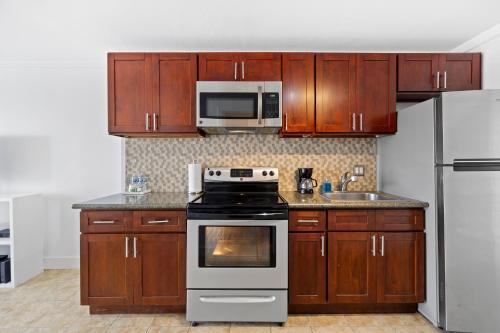 ワイキキ イリカイ マリーナ 写真