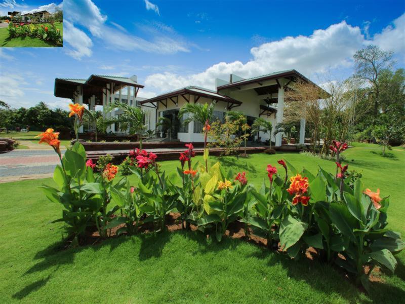 ルインズ チャーヤ ホテル 写真