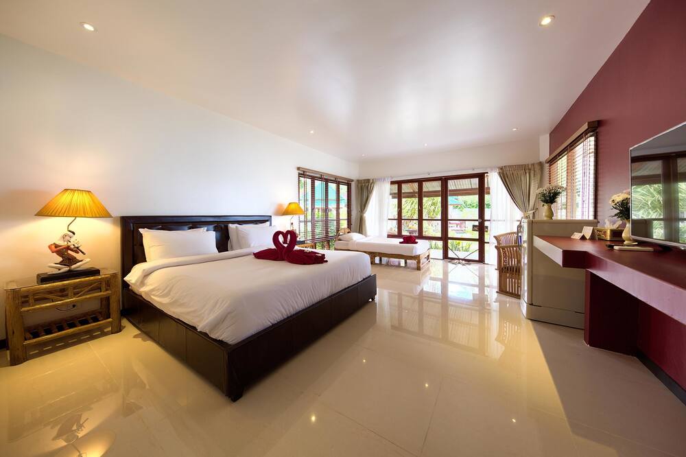 クリスタル ベイ ヨット クラブ ビーチ リゾート 写真