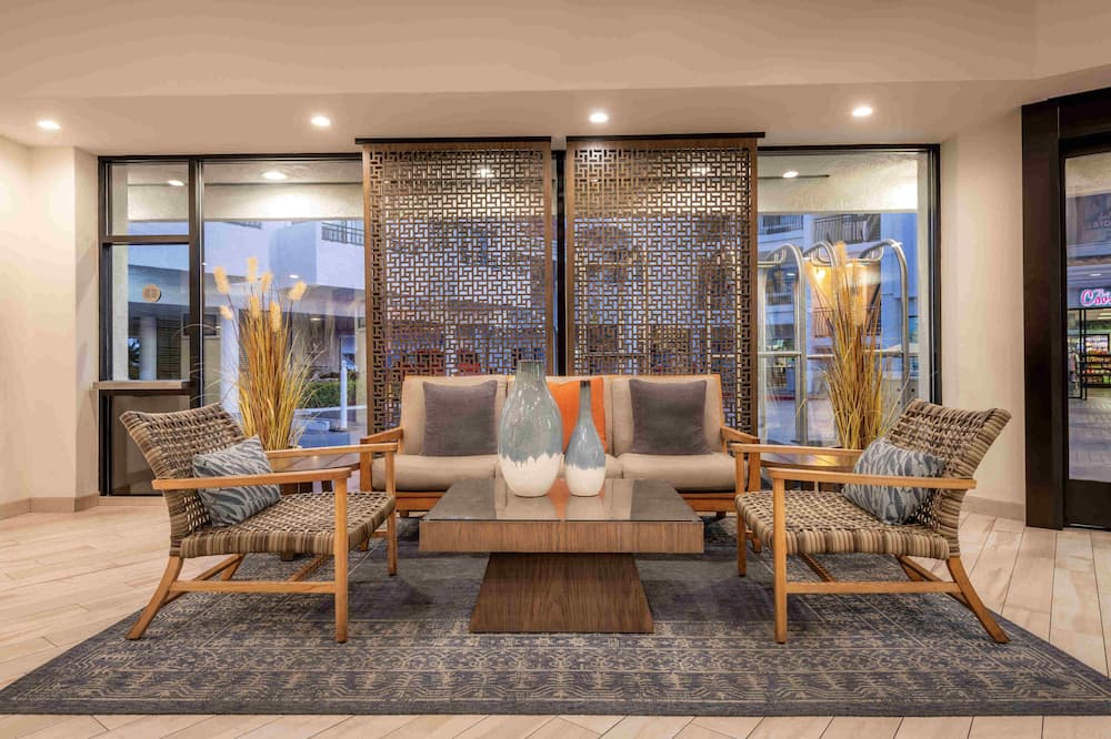 トロピカーナ イン アンド スイーツ 写真