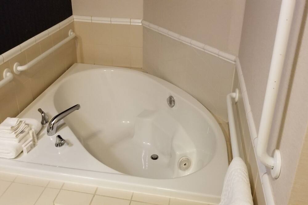 フェアフィールド イン & スイーツ バイ マリオット マウント バーノン レンド レイク 写真