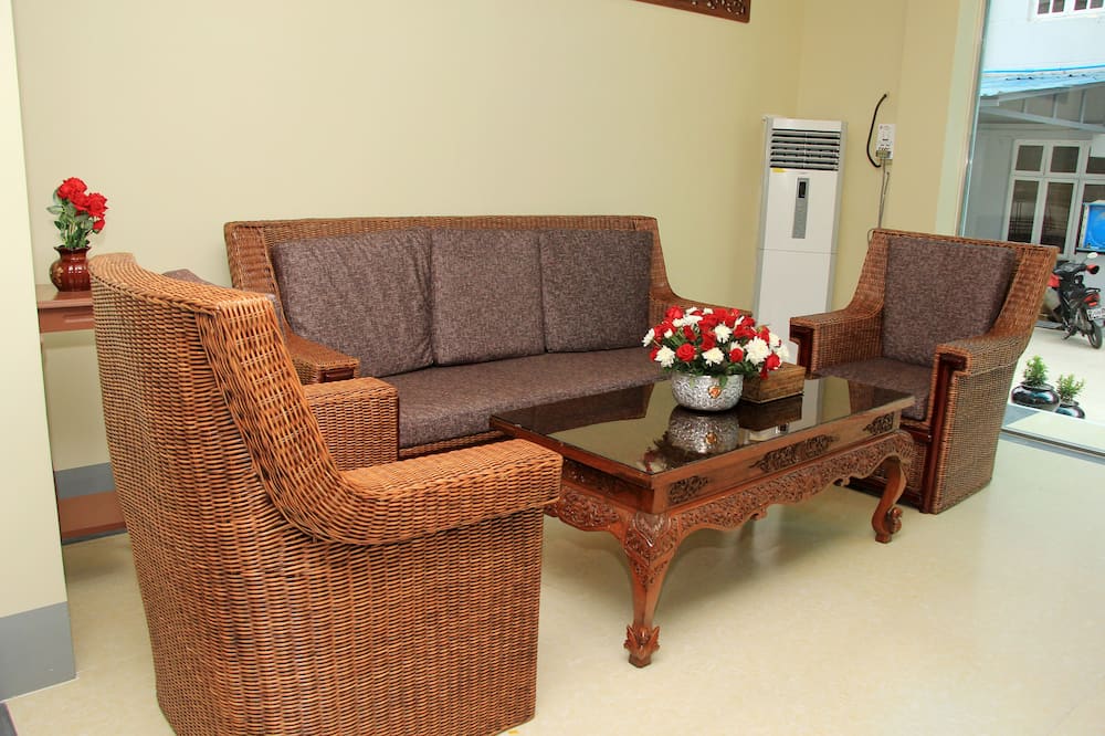 ホテル ロイヤル ローズ 写真