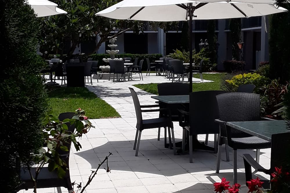 クラリオン イン&スイーツ アクロス フロム ユニバーサル オーランド リゾート 写真