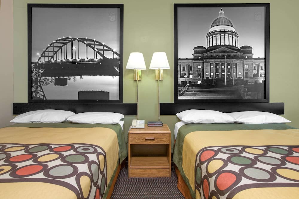 スーパー 8 バイ ウィンダム クラークスビル アーカンソー 写真