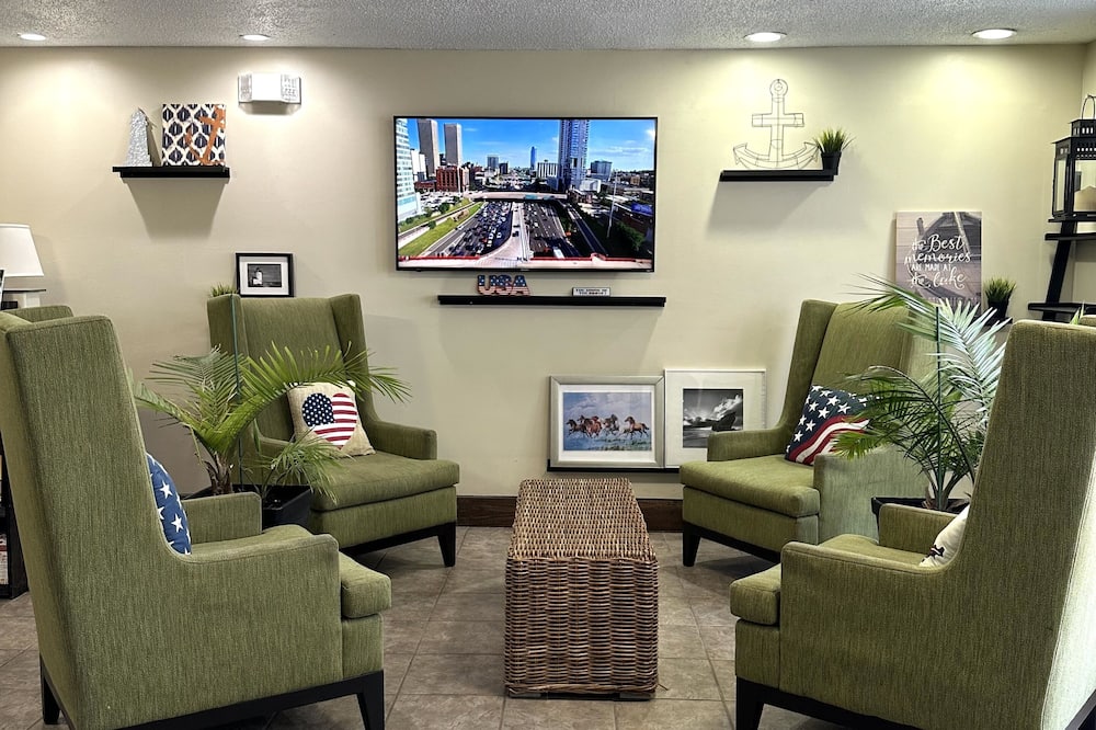 デイズ イン バイ ウィンダム グレート レイクス ネイバル ベース 写真