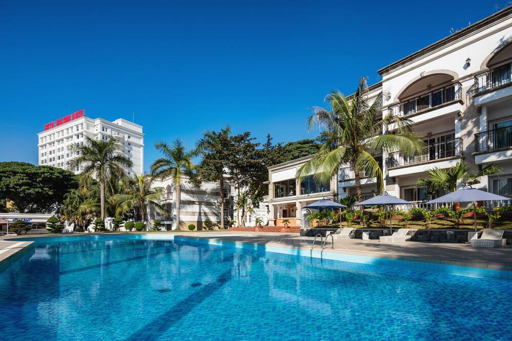 ロイヤル ハロン ホテル 写真