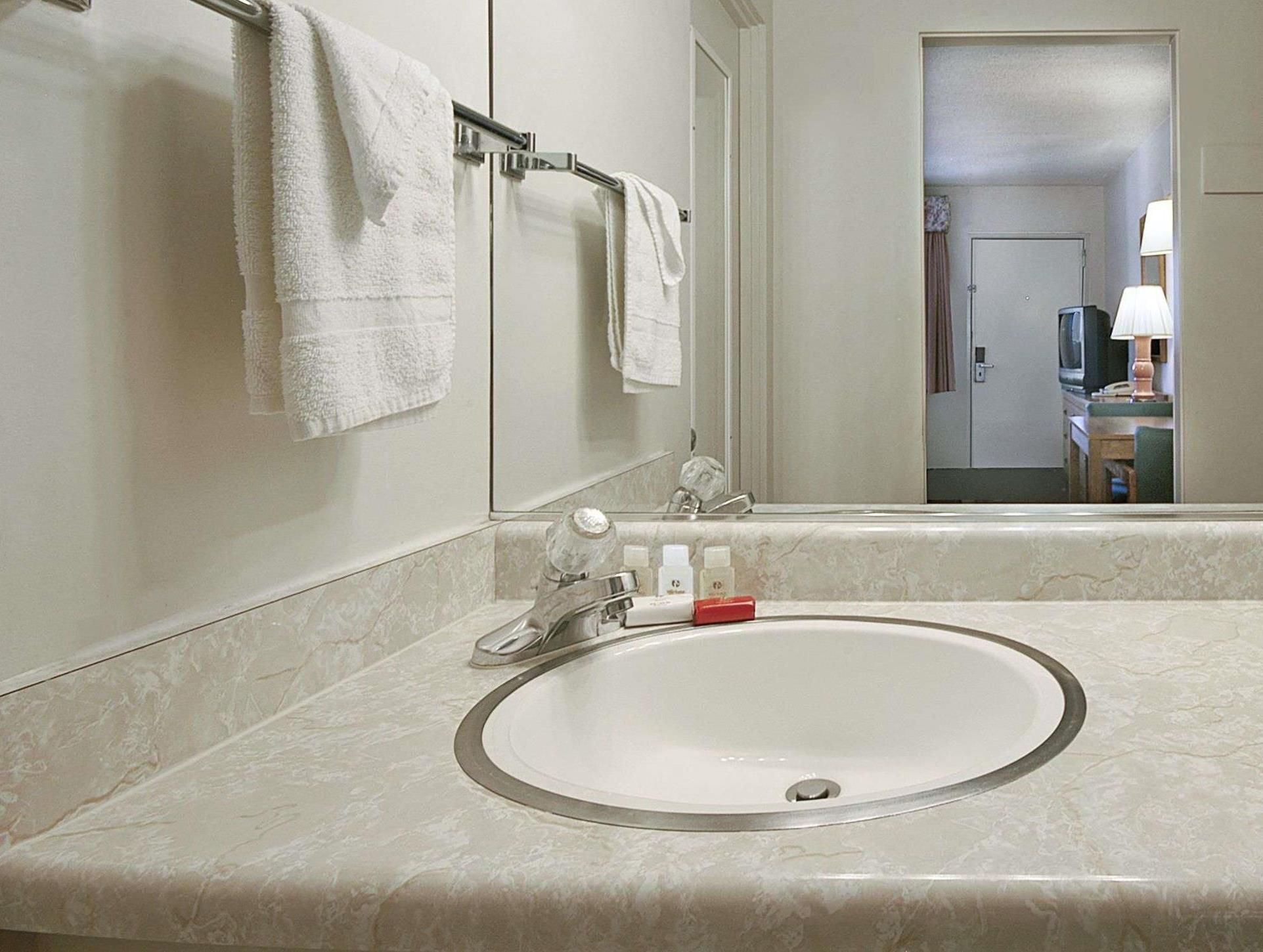 Olive Tree Inn & Suites 写真