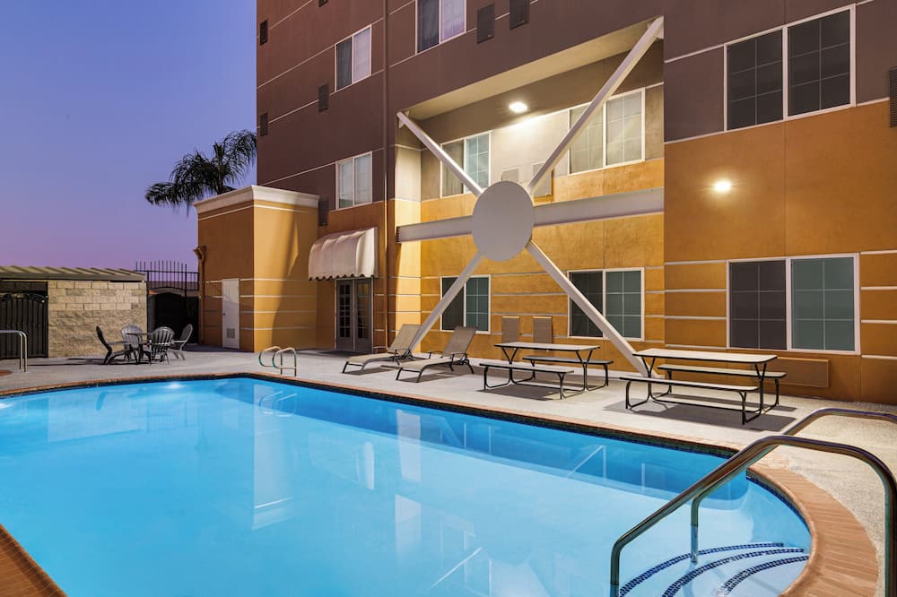 Holiday Inn Express Hotel & Suites Bakersfield Central By IHG 写真