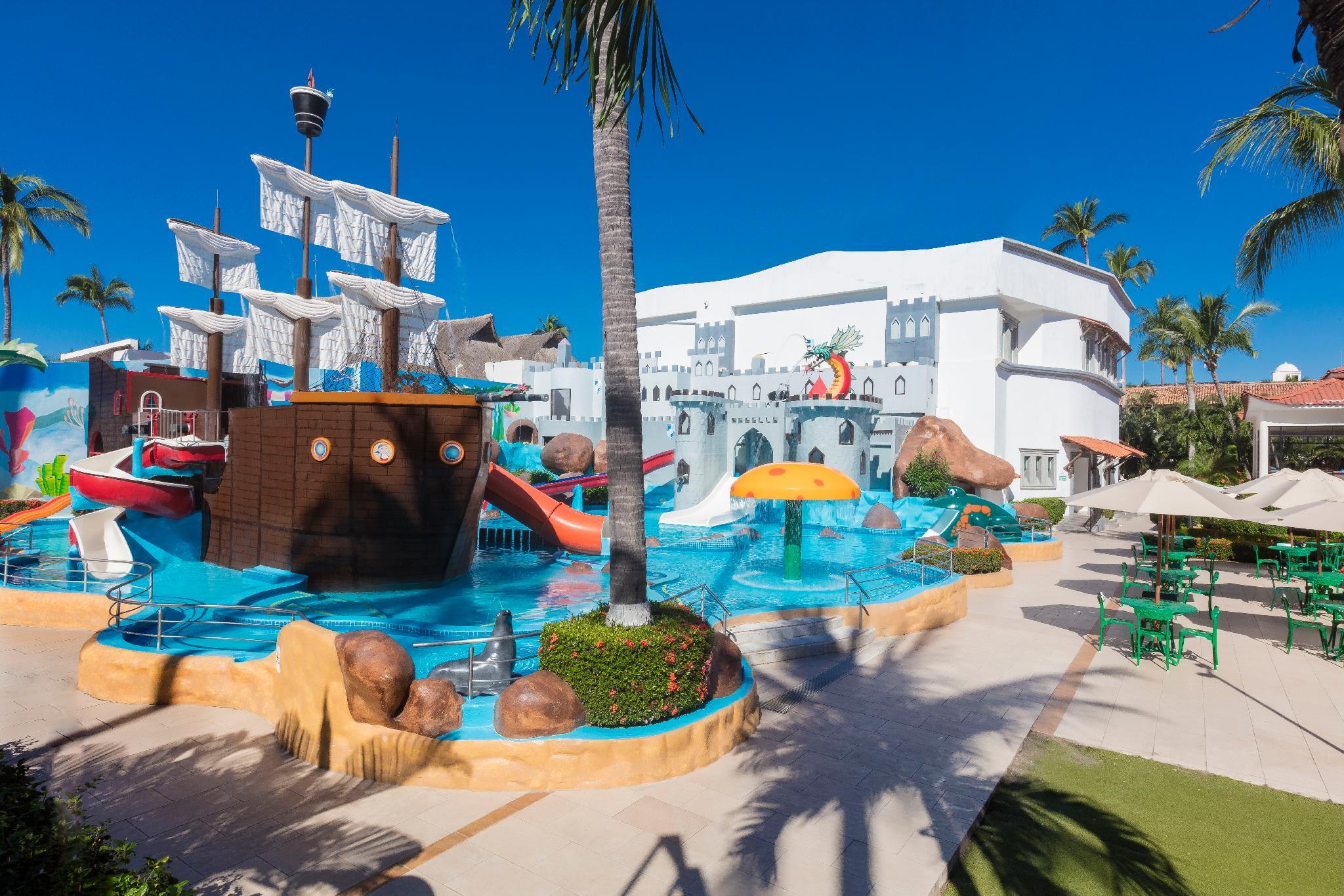 クラウン パラダイス クラブ プエルト バヤルタ 写真