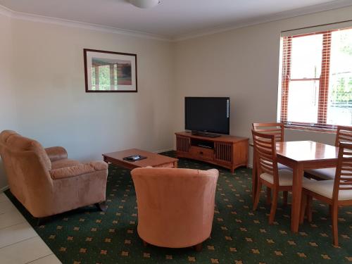 Mayfield on Montville 写真