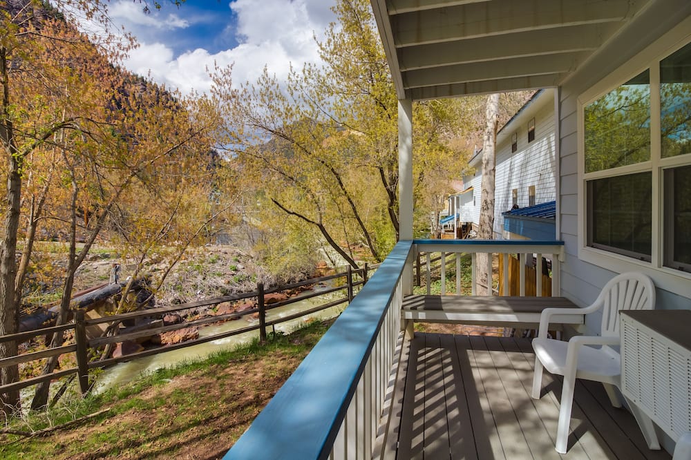 ツイン ピークス ロッジ & ホット スプリングス 写真