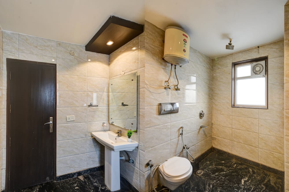 ホテル クリシュナ デラックス 写真