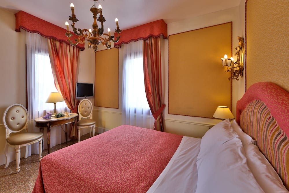 ホテル アルレッキーノ 写真