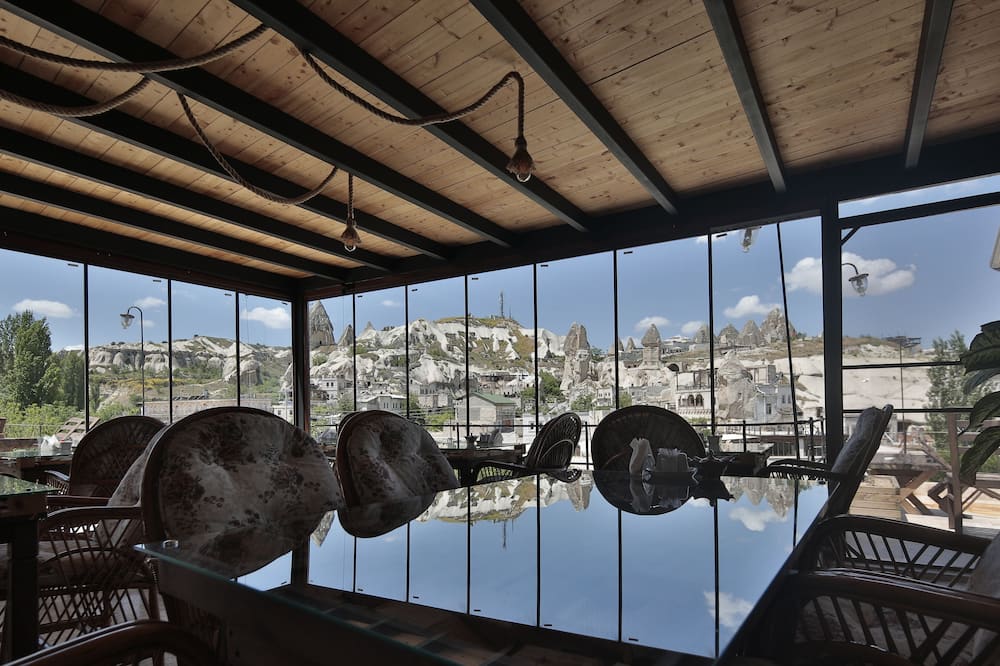 アレン ケイブ ホテル 写真