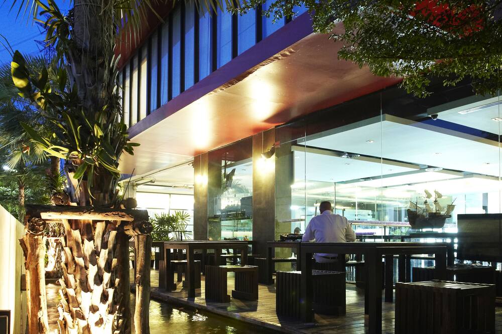 ダイアモンド レジデンス ラッチャダー 写真