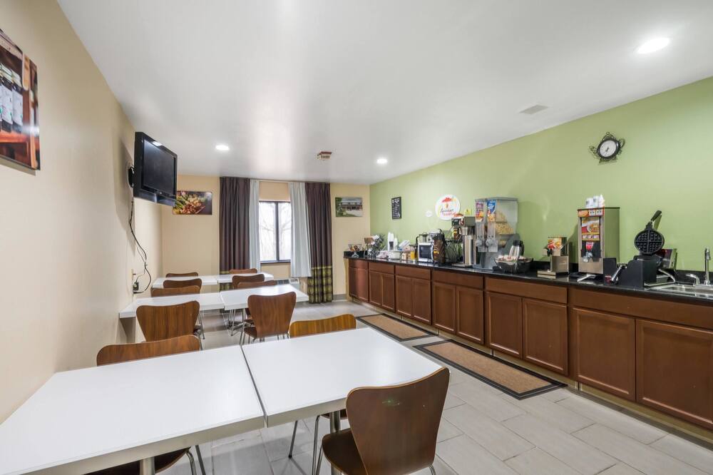 スーパー 8 バイ ウィンダム マンフォードヴィル ケンタッキー 写真