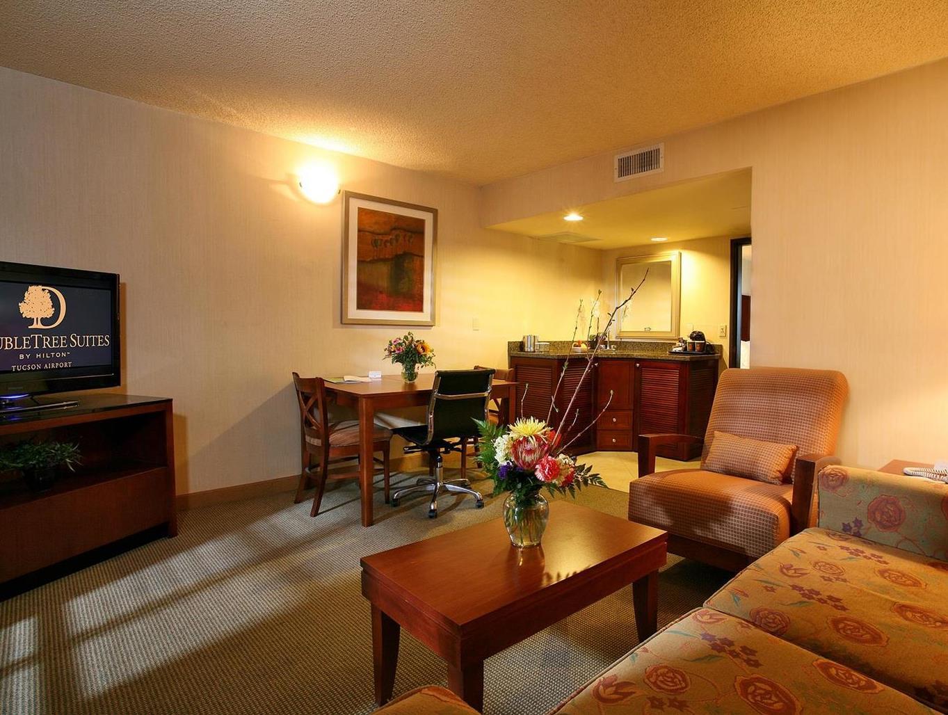 ダブルツリー スイーツ バイ ヒルトン トゥクソン エアポート 写真