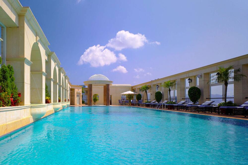 ロイヤル ガーデン ホテル 写真