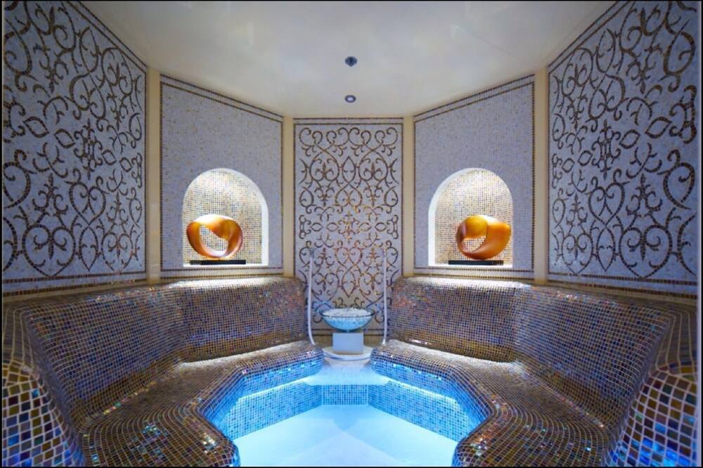 ロイヤル ガーデン ホテル 写真