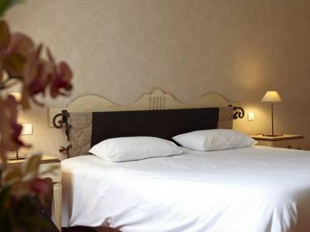 Logis Hostellerie des Clos et restaurant Bistrot des grands crus et Maison de la tour Chablis 写真