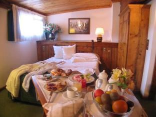 Eight Cortina 写真