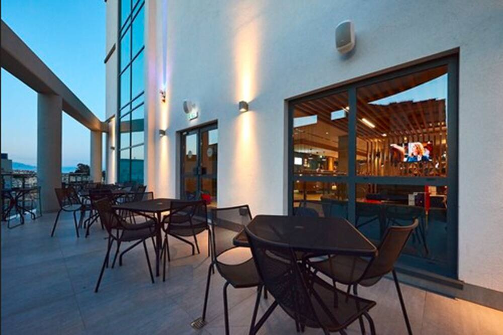 ホリデイ イン エクスプレス ジブラルタル バイ IHG 写真