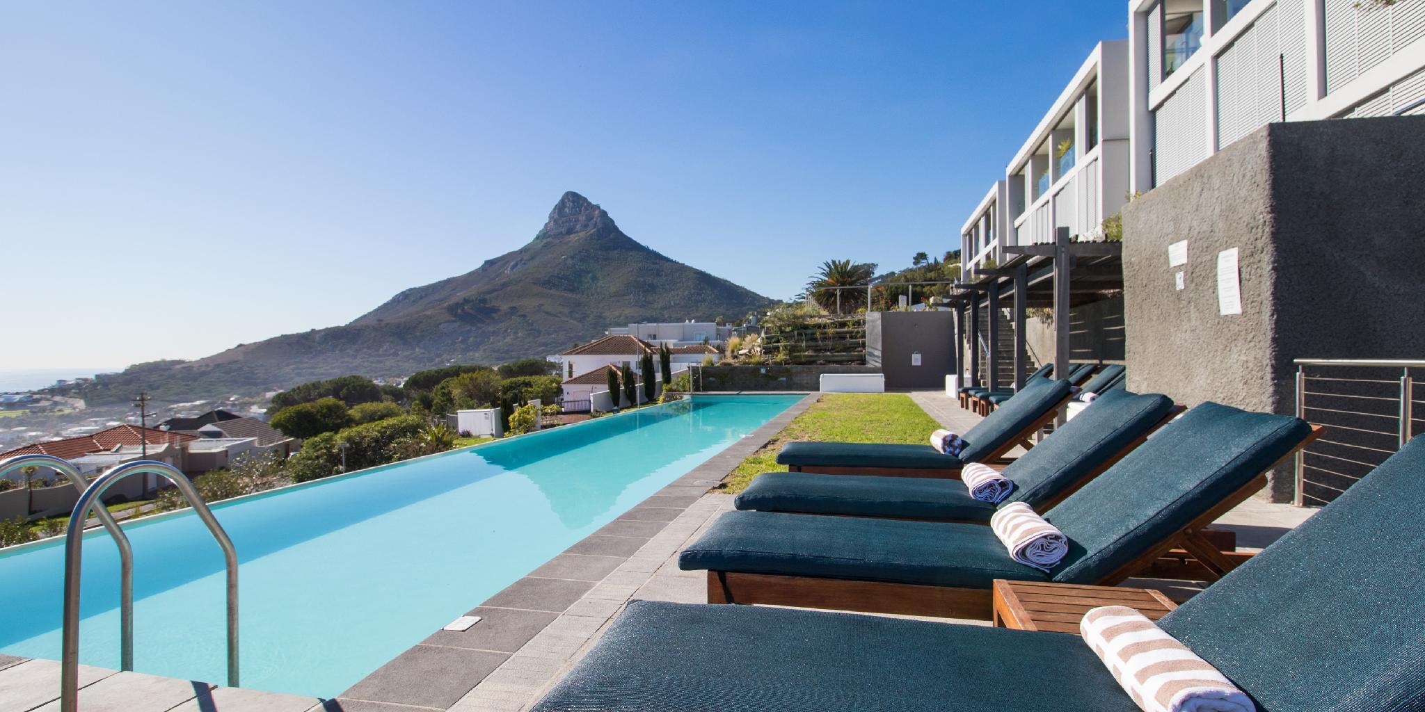 ザ クリスタル アパートメンツ 写真