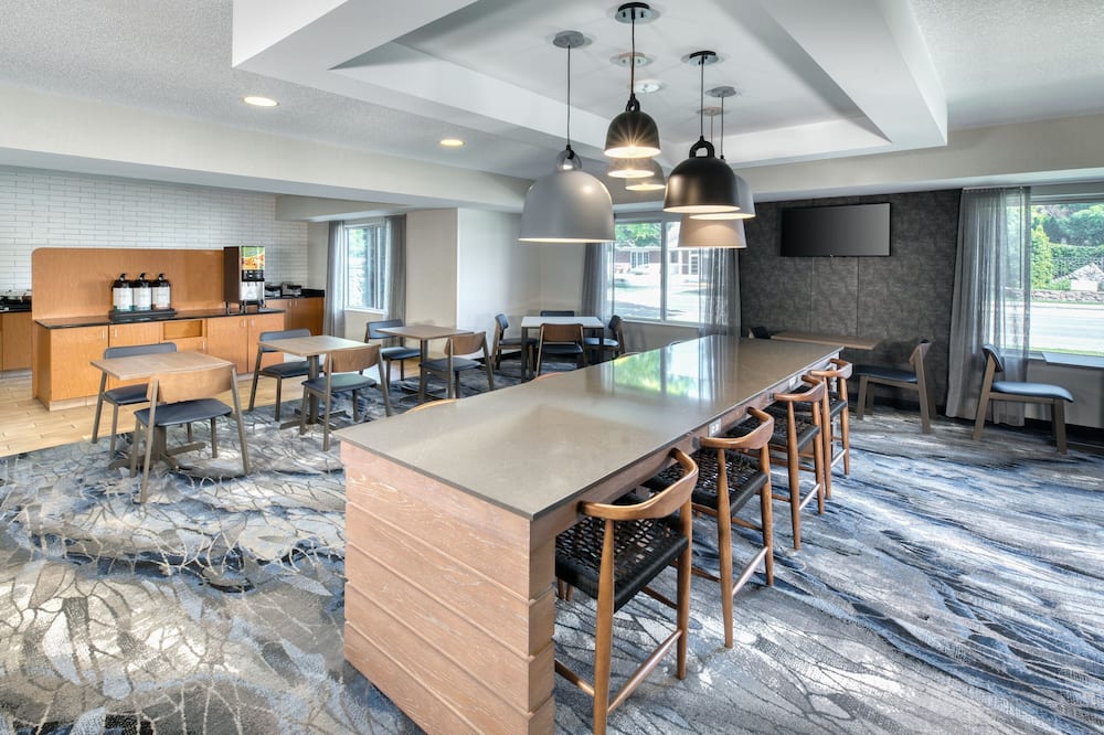 フェアフィールド イン アンド スイーツ バイ マリオット フランケンムス 写真