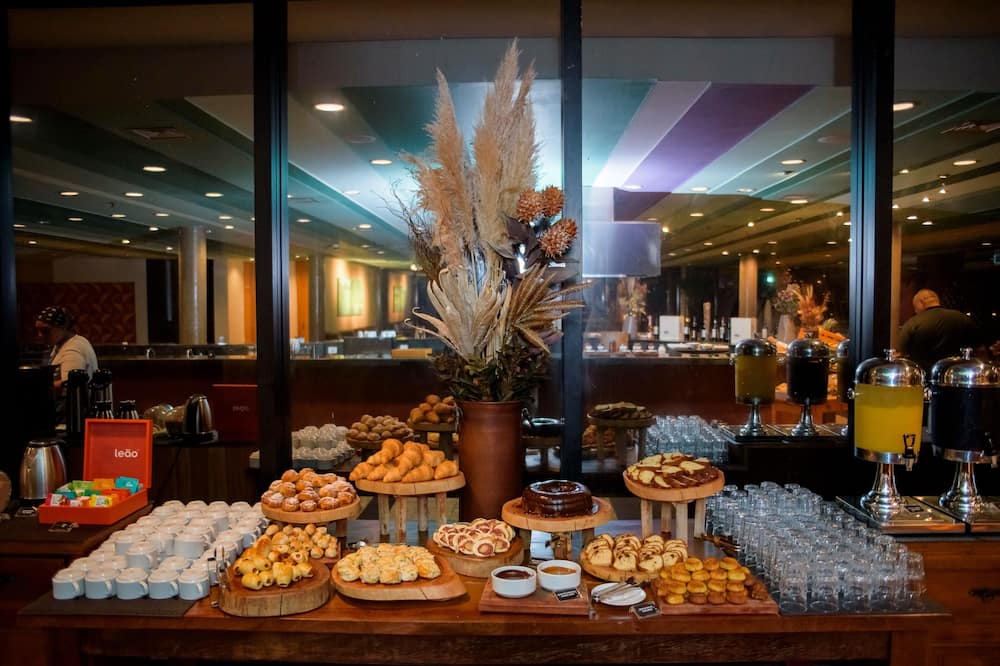 ゴールデン チューリップ ブラジリア アウヴォラーダ 写真