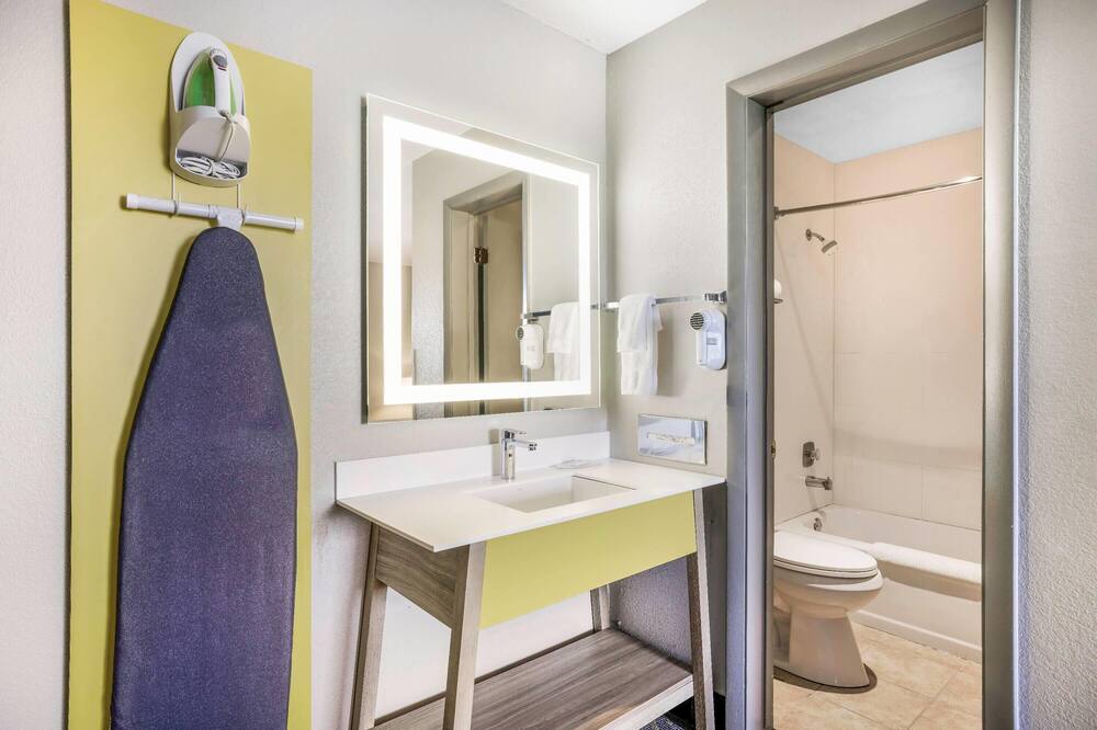 デイズ イン バイ ウィンダム コルテス 写真