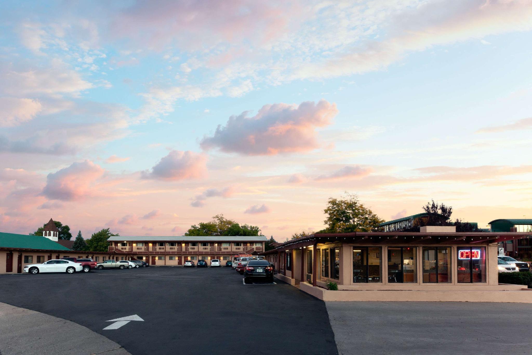 カントリー イン & スイーツ、ラディソン フラッグスタッフ ダウンタウン アリゾナ 写真