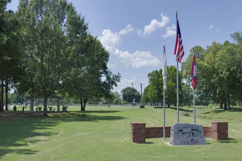 スーパー 8 バイ ウィンダム クラークスビル アーカンソー 写真