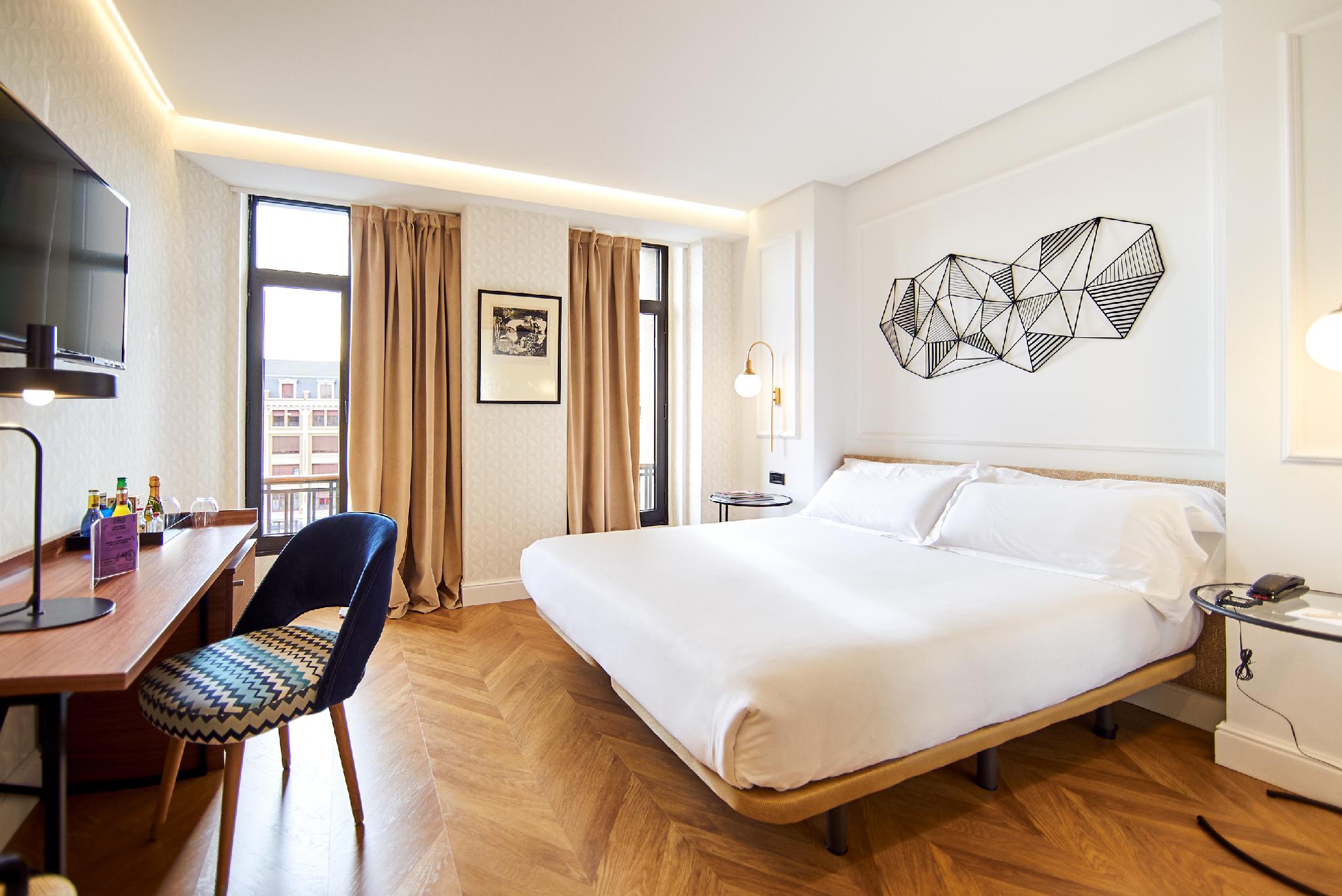 オクシデンタル レオン アルフォンソ V 写真