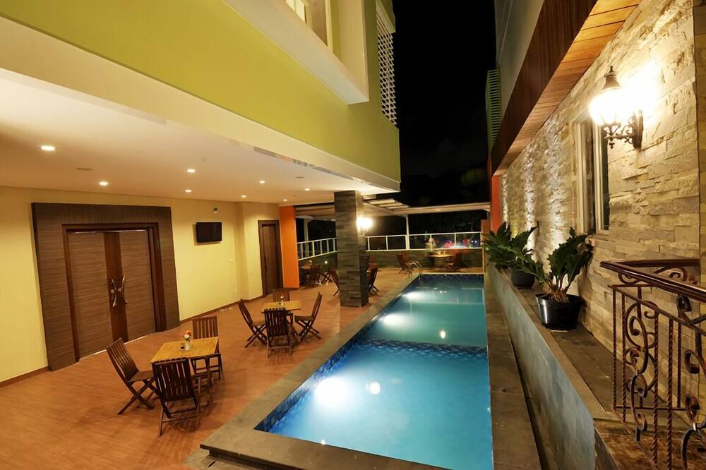 ポーズ イン ホテル ソロ 写真