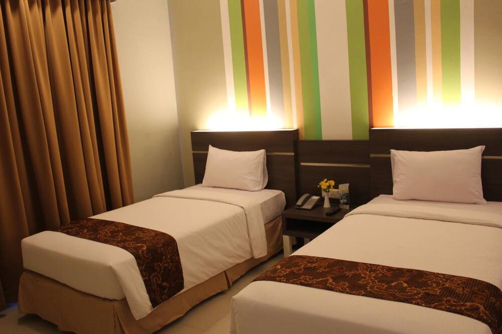 ポーズ イン ホテル ソロ 写真