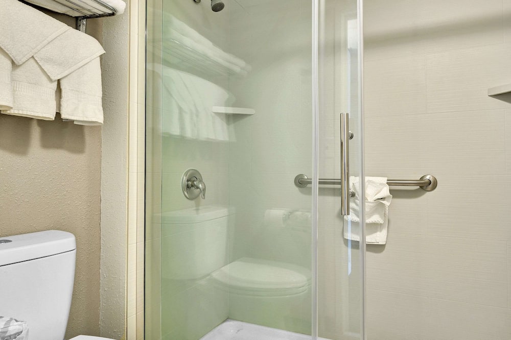 クオリティ ホテル & スイーツ アット ザ フォールズ 写真