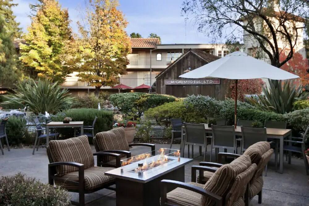 エンバシー スイーツ バイ ヒルトン ナパ バレー 写真